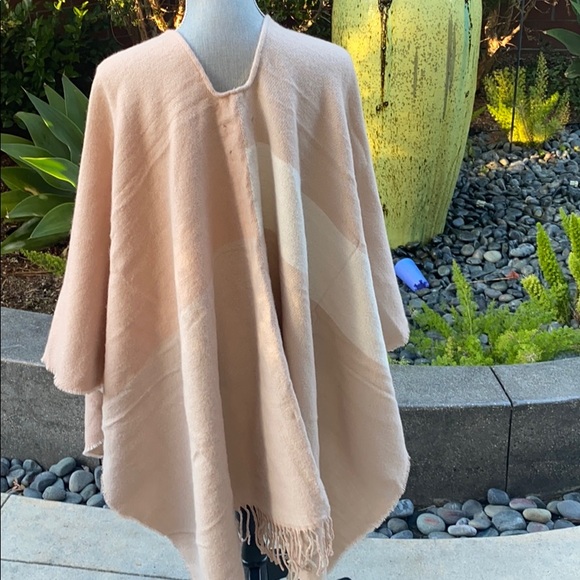 Wrap/Shawl - Picture 2 of 6